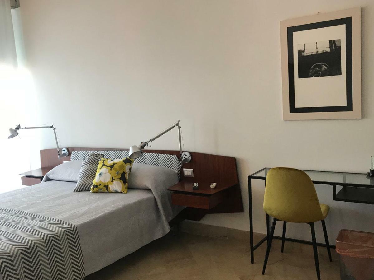 B&B Questa Casa Non E'Un Albergo Palermo Exterior foto